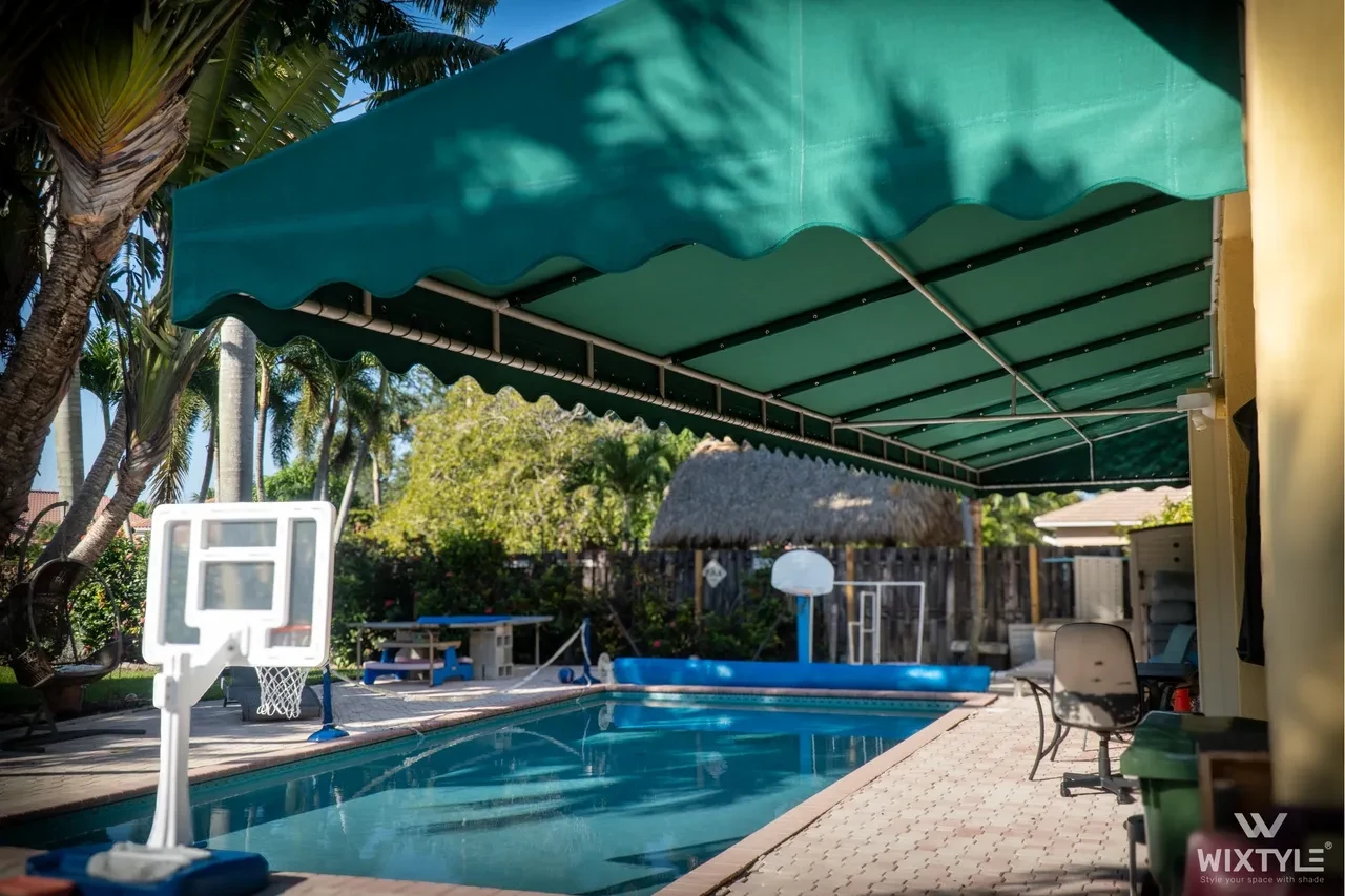 Green retractable canopy over pool area — WIXTYLE